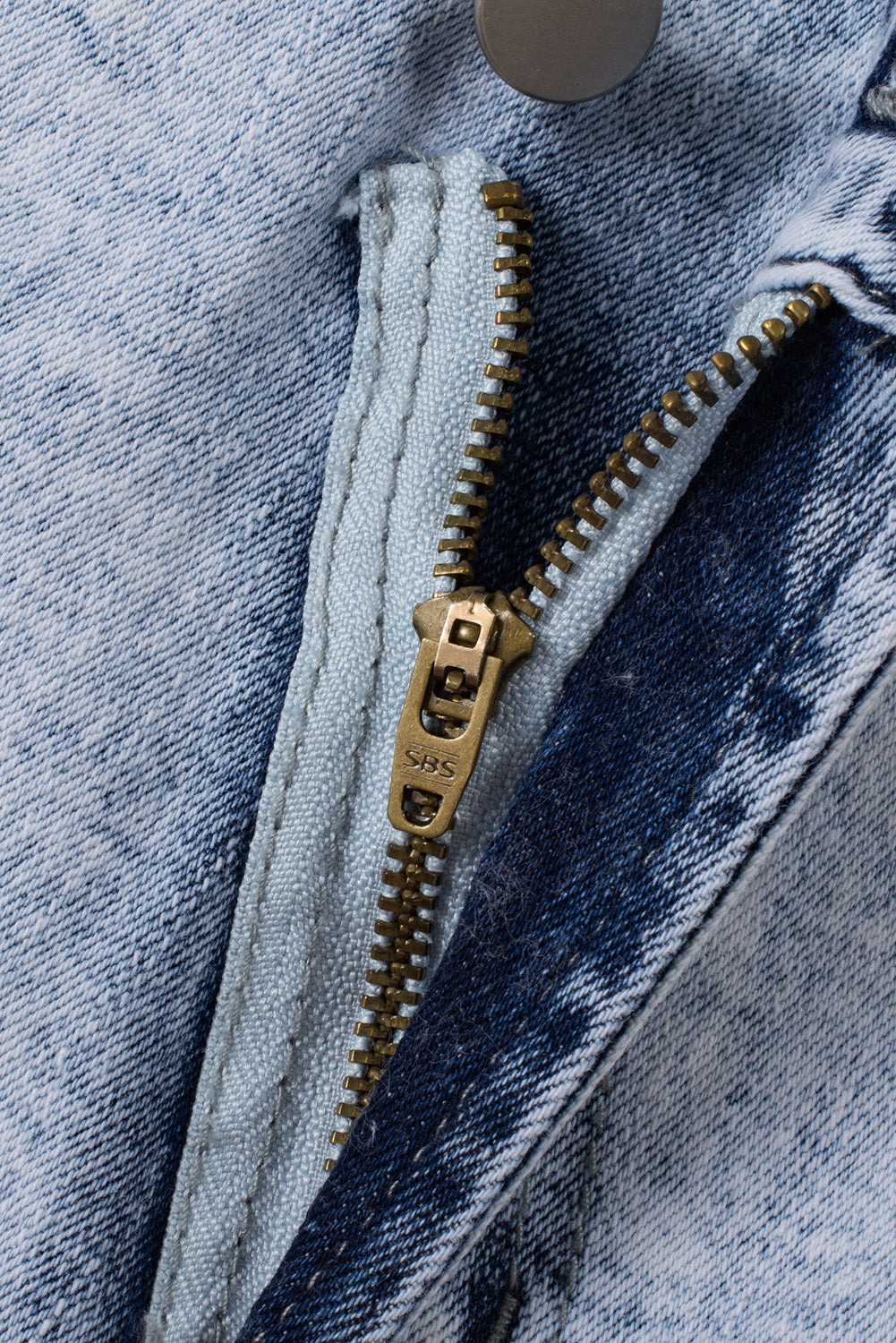 Light Blue Acid Wash Crossed Raw Edge Denim Shorts - Cowaa