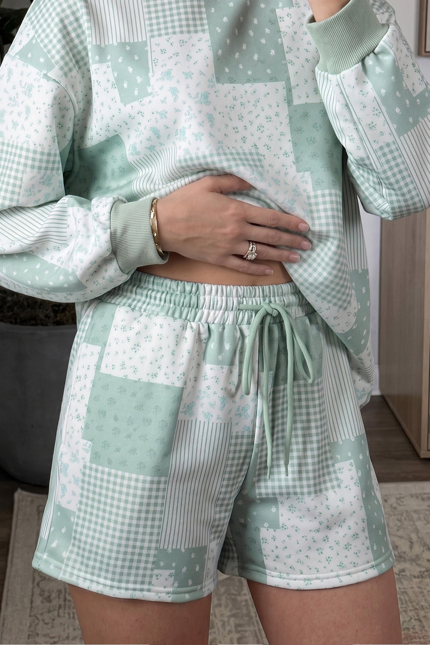 Green Patchwork Floral Print Drop Shoulder Baggy Pullover Drawstring Shorts Set