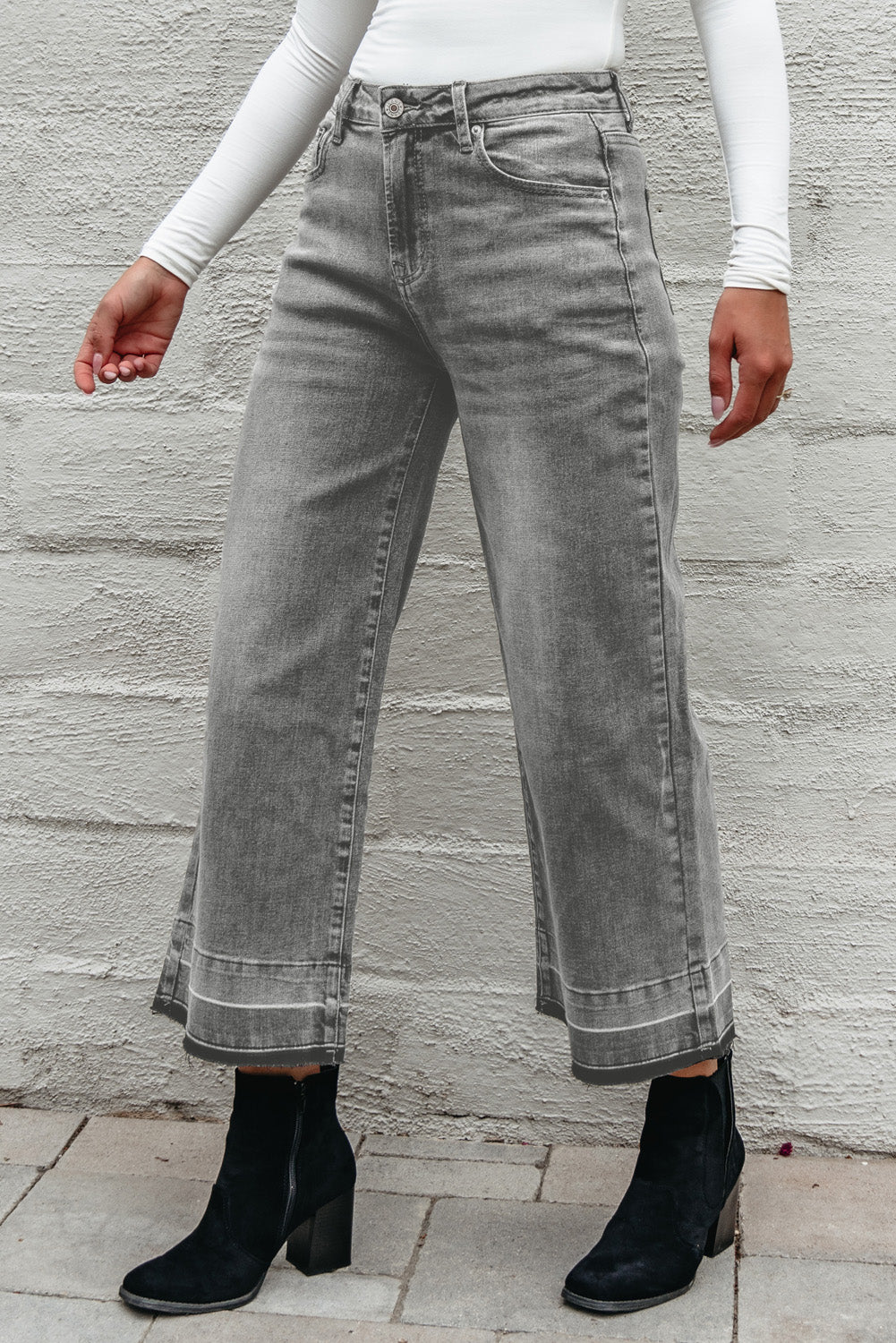 Gray Raw Hem Straight Leg Loose High Waist Jeans.
