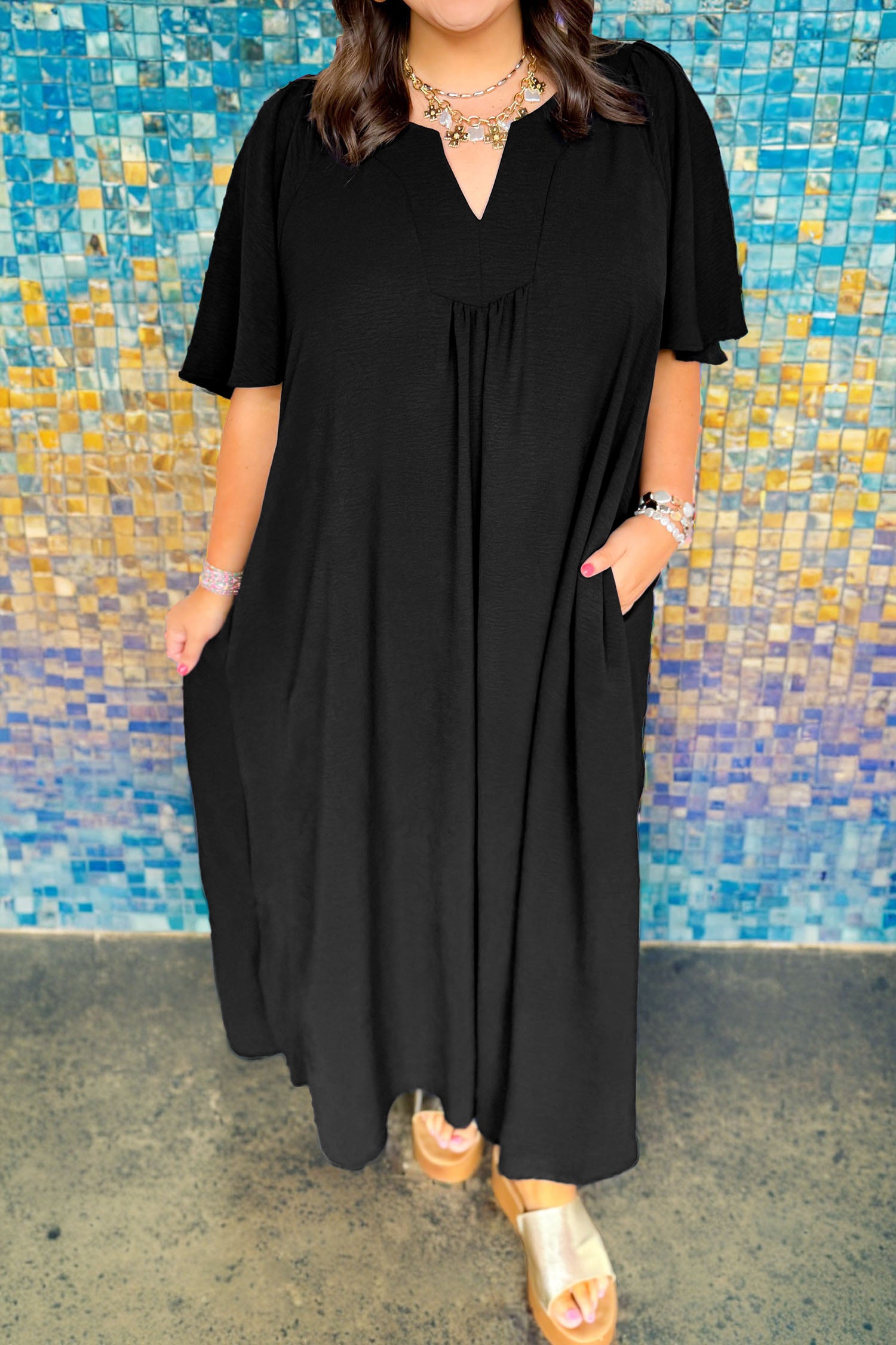 Black Plus Size Solid Color Notched Neck Short Sleeve Loose Dress - Cowaa