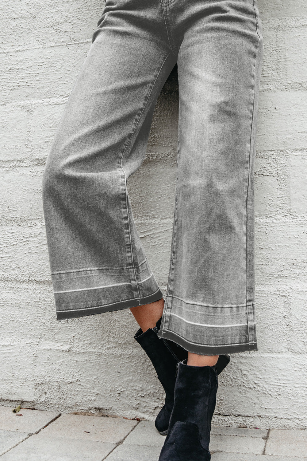 Gray Raw Hem Straight Leg Loose High Waist Jeans.