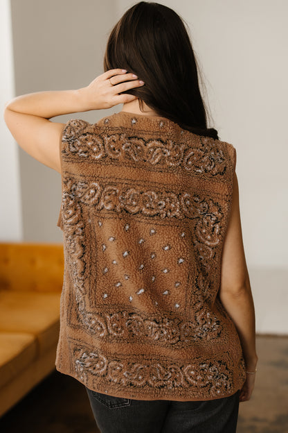 Brown Sherpa Paisley Print Pocketed Western Fashion Vest Jacket - Cowaa