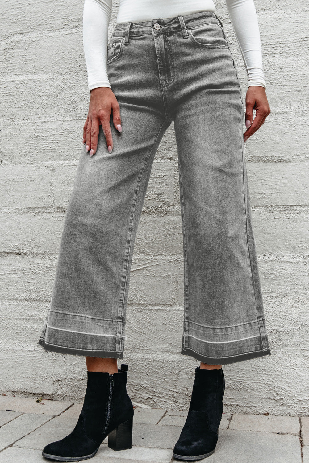 Gray Raw Hem Straight Leg Loose High Waist Jeans.