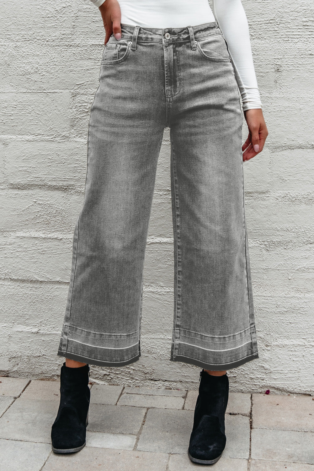 Gray Raw Hem Straight Leg Loose High Waist Jeans.