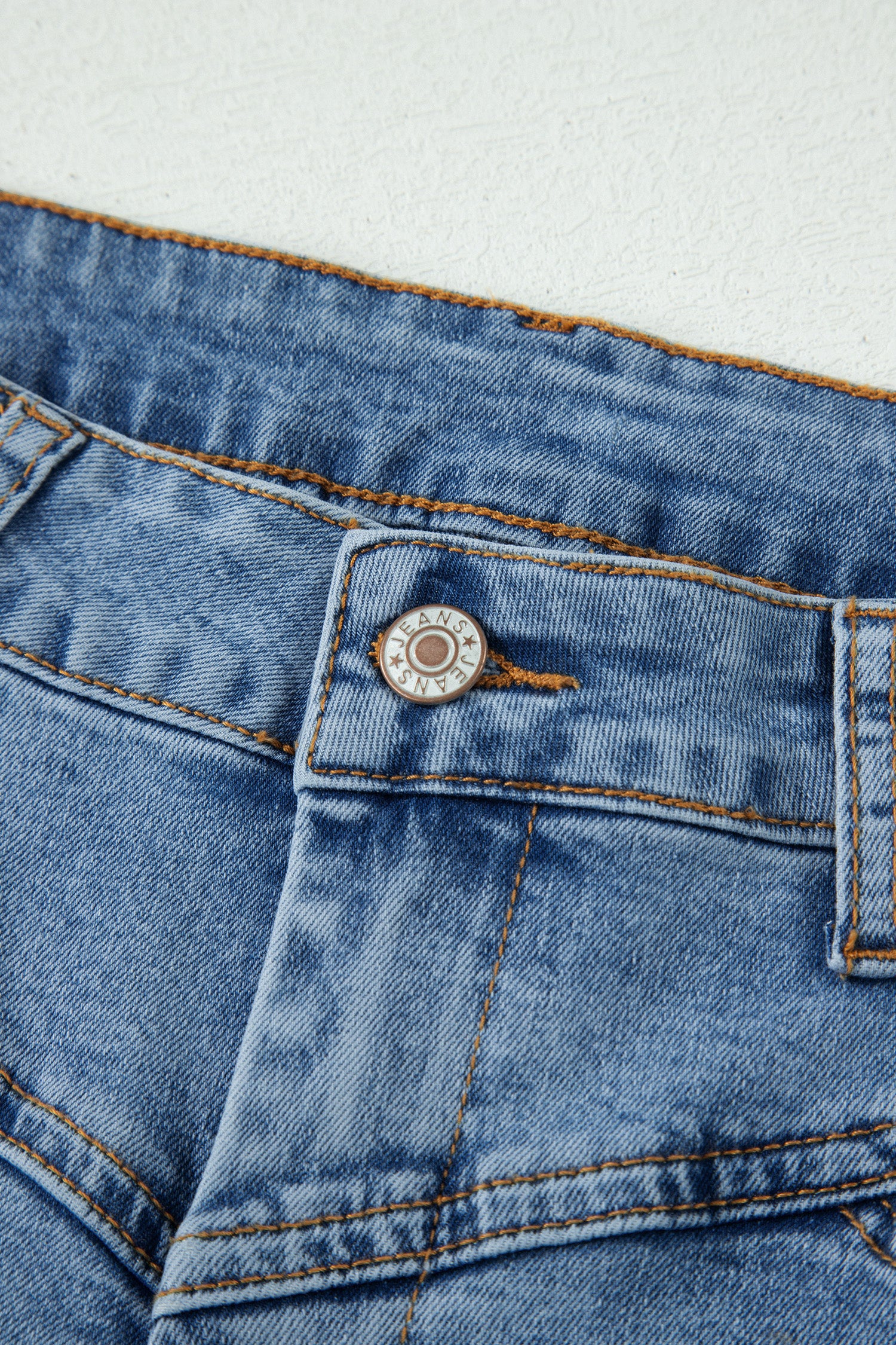 Ivy Seam Detail Pocketed Cuffed Hem Denim Shorts - Cowaa