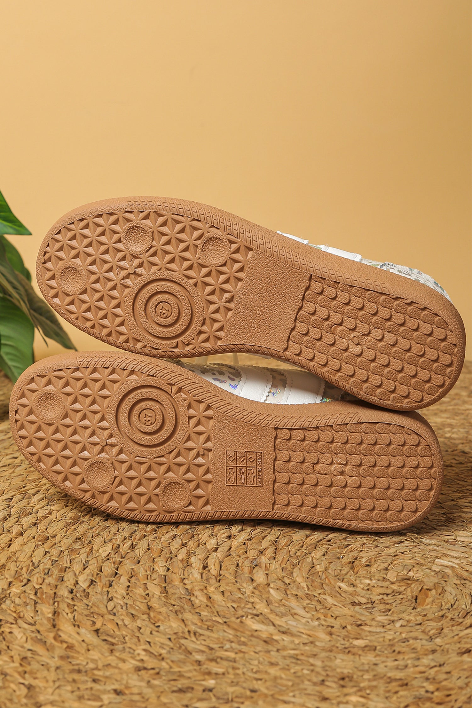 White PU Leather Detail Shimmer Leopard Printed Lace-up Sneakers - Cowaa