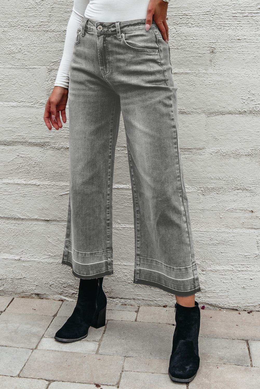 Gray Raw Hem Straight Leg Loose High Waist Jeans.