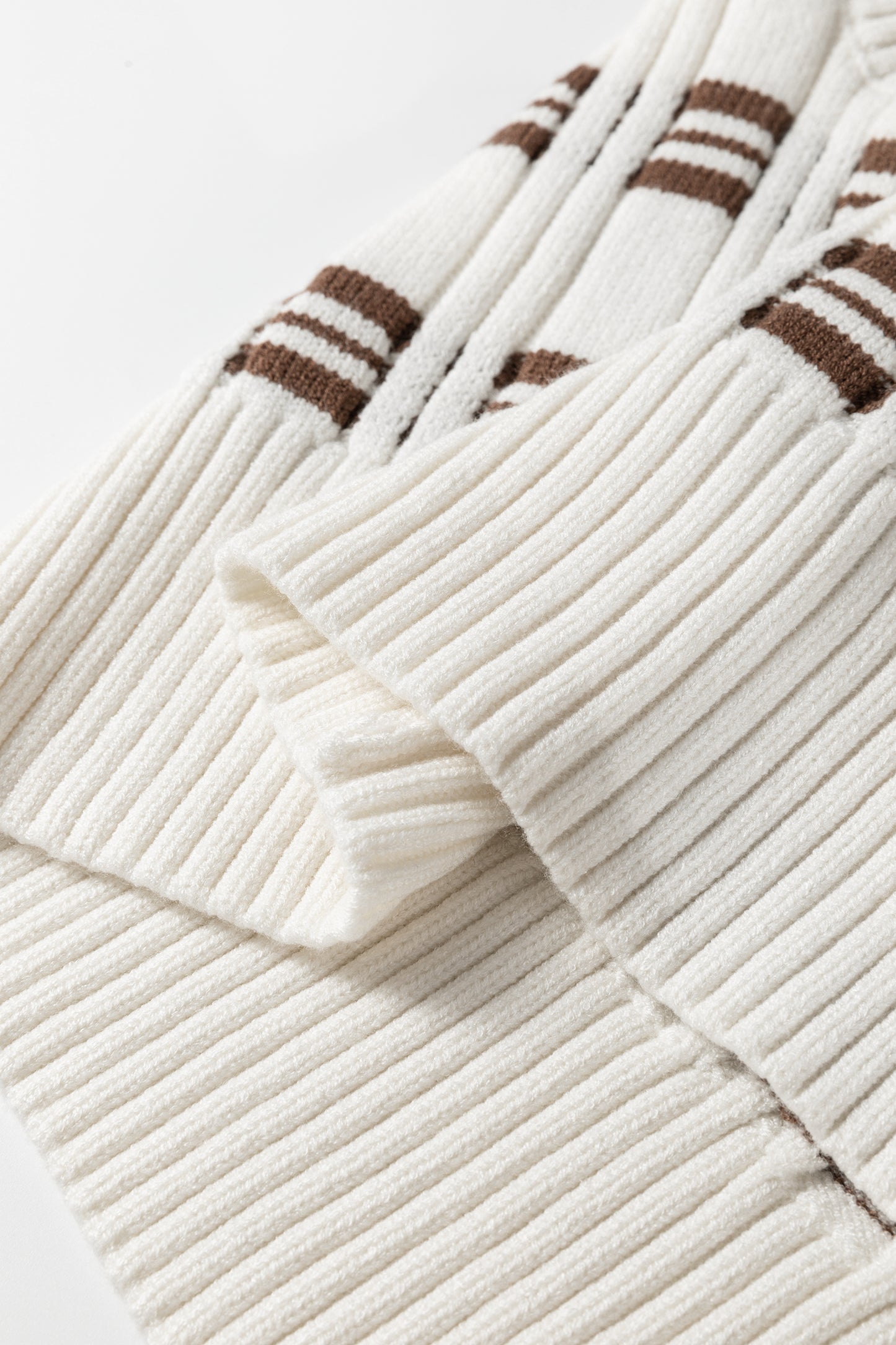 White Contrast Geometric Textured Knit V Neck Cropped Sweater Vest - Cowaa