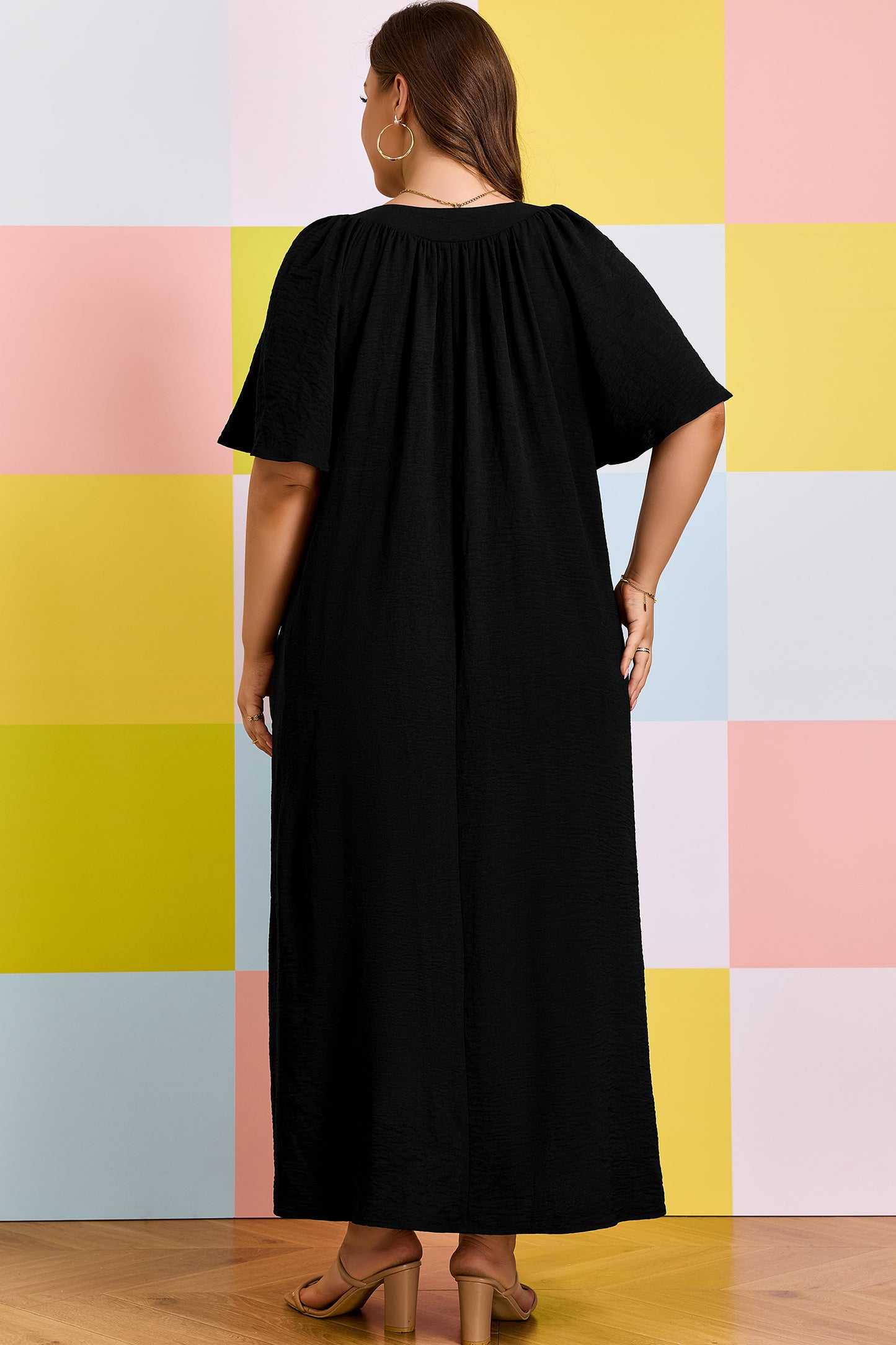 Black Plus Size Solid Color Notched Neck Short Sleeve Loose Dress - Cowaa