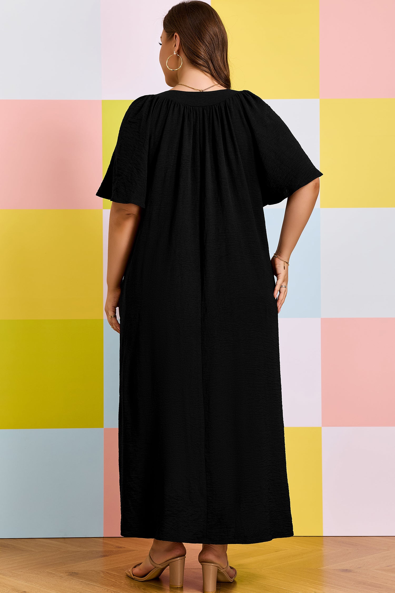 Black Plus Size Solid Color Notched Neck Short Sleeve Loose Dress - Cowaa